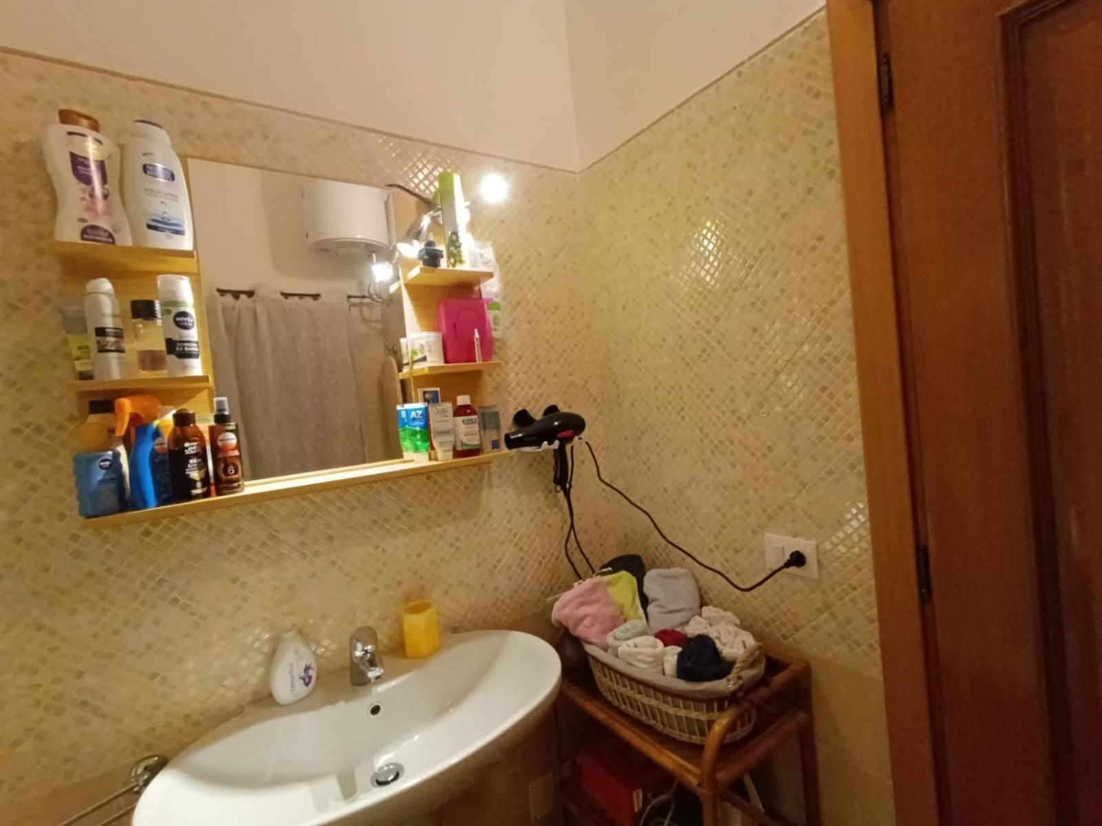 Orchidea Stanza Privata In Appartamento Condiviso "Sapori Di Mare" Cagliari Exterior foto